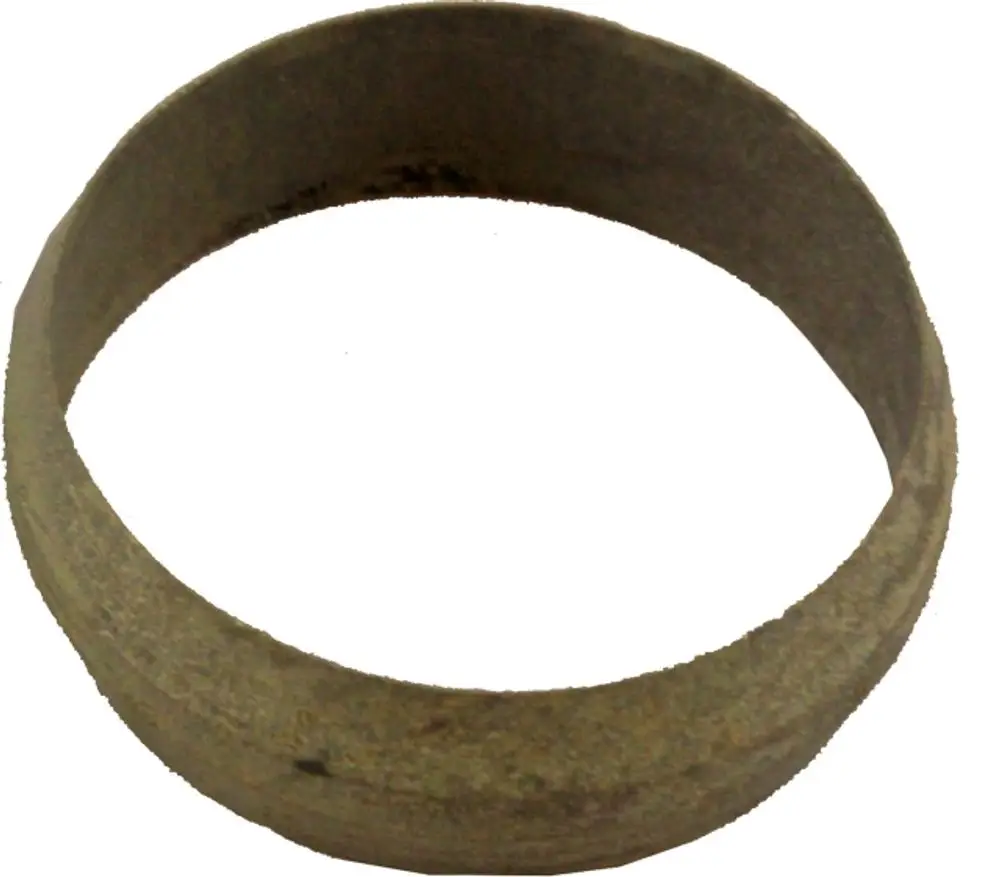 Runder Klemmring aus Metall, verwendet in verschiedenen Anwendungen, möglicherweise von der Marke Wolf, in einfacher Form ohne zusätzliche Merkmale.